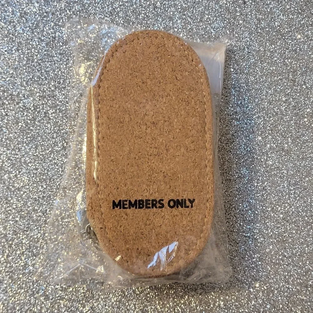 Members Only Circular Cork Grooming Kit 4 Piece Set in Zip Pouch Unisex New OOS